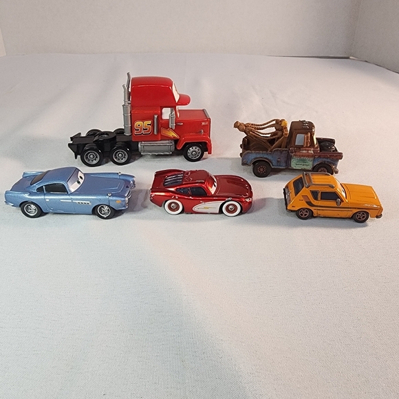 Lot of 5 Disney Pixar Cars Diecast: Mac, Mater, Lightning McQueen - Picture 10 of 14
